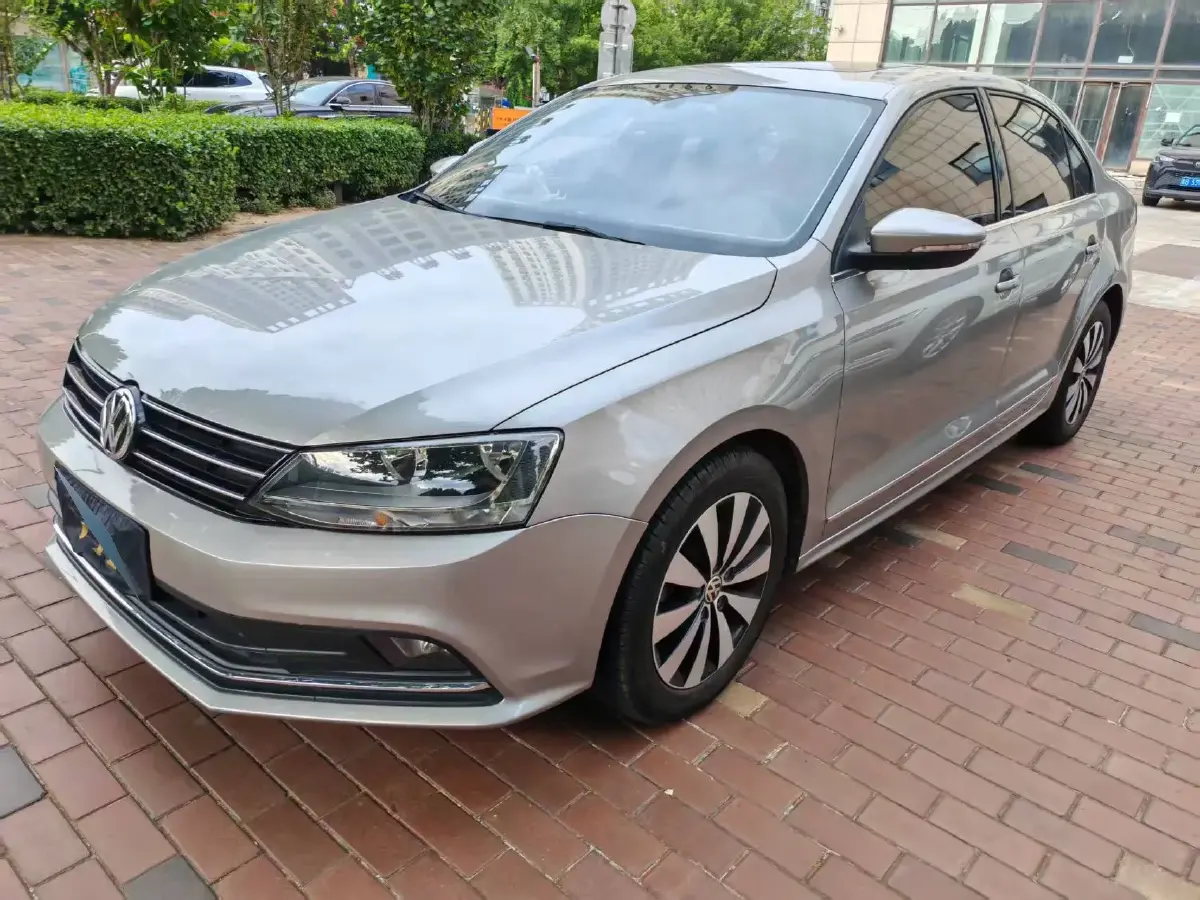 2018 Volkswagen Sagitar 1.2T 110HP L4 7DCT