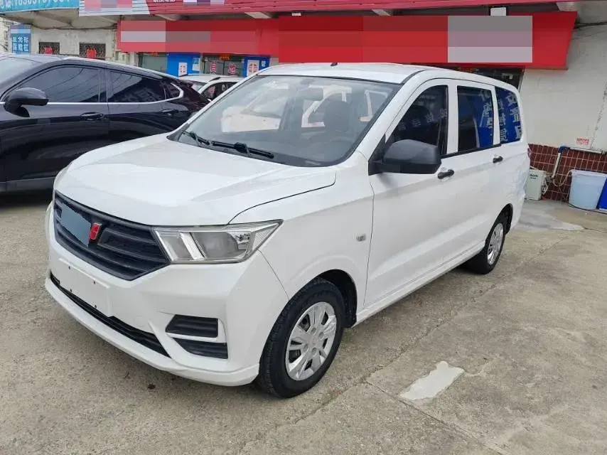 2019 WuLing HongGuang Plus 1.5T 147HP L4 6MT