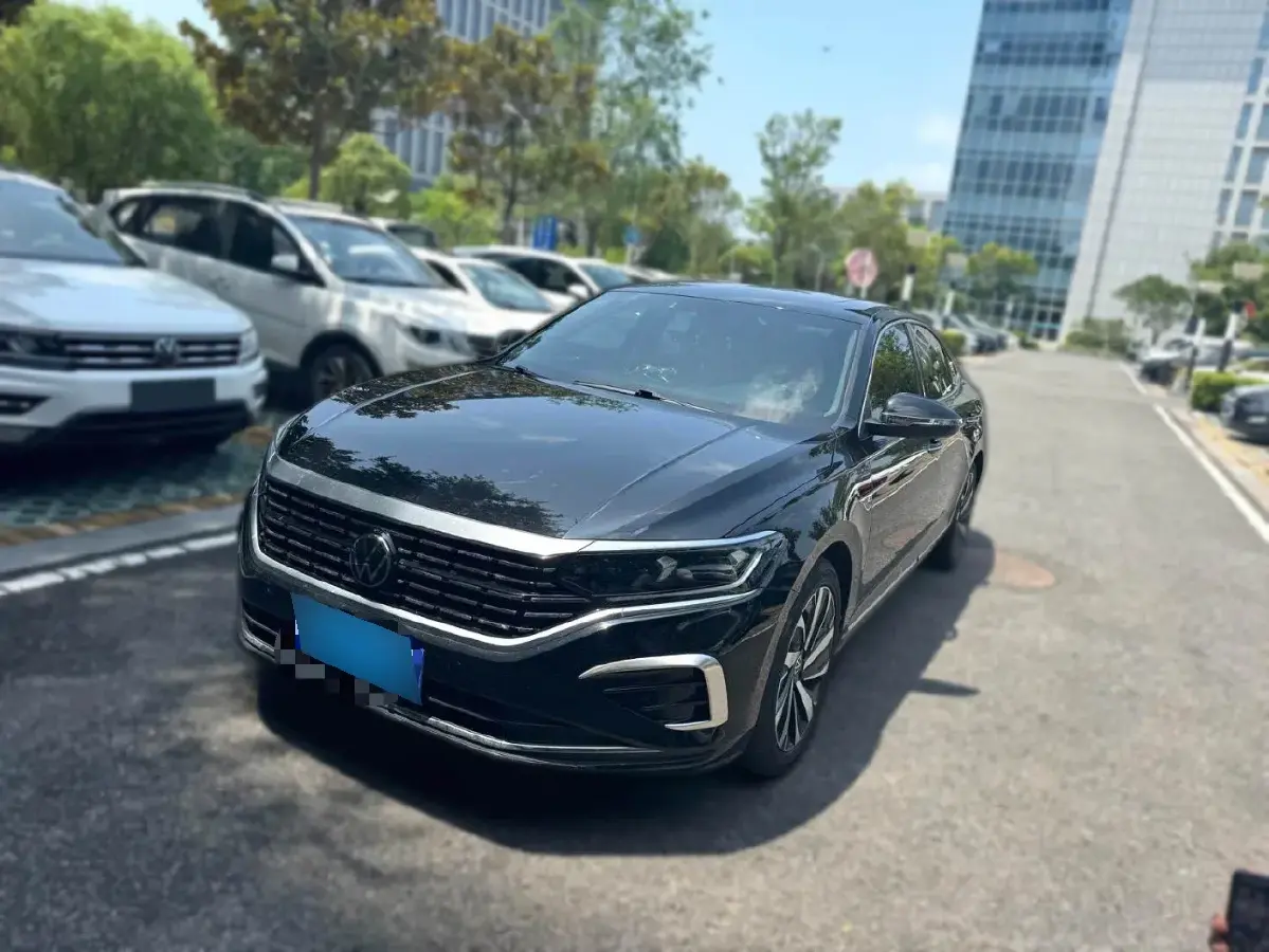 2023 Volkswagen Passat 2.0T 186HP L4 7DCT