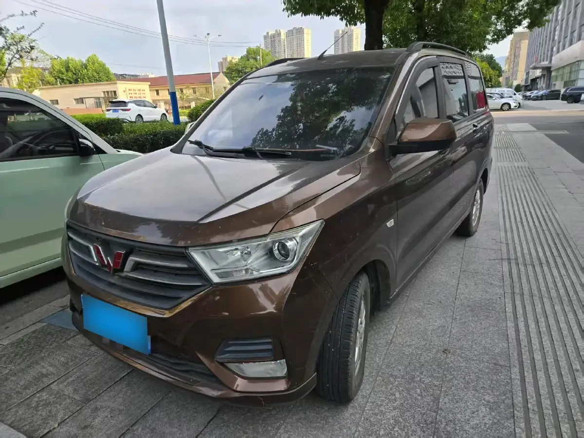 2019 WuLing HongGuang Plus 1.5T 147HP L4 6MT