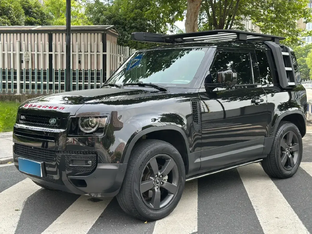 2022 Land Rover Defender 2.0T 300HP L4 8AT