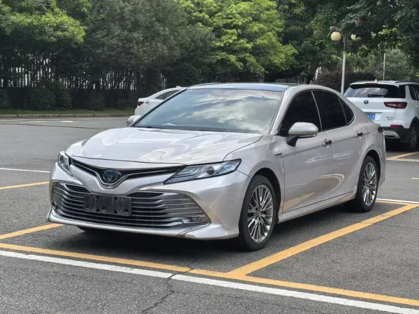 2019 Toyota Camry 2.5L 178HP L4 E-CVT Hybrid