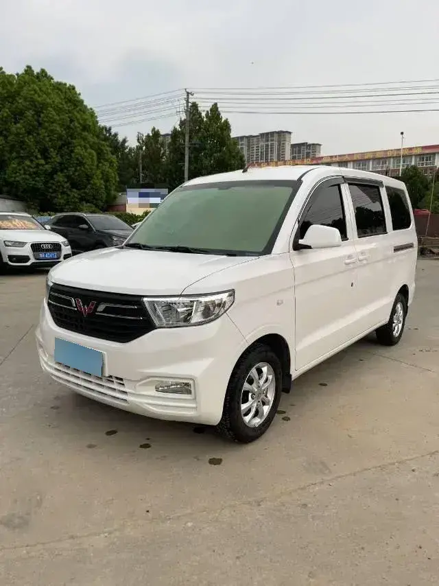 2022 WuLing HongGuang V 1.5L 99HP L4 6MT