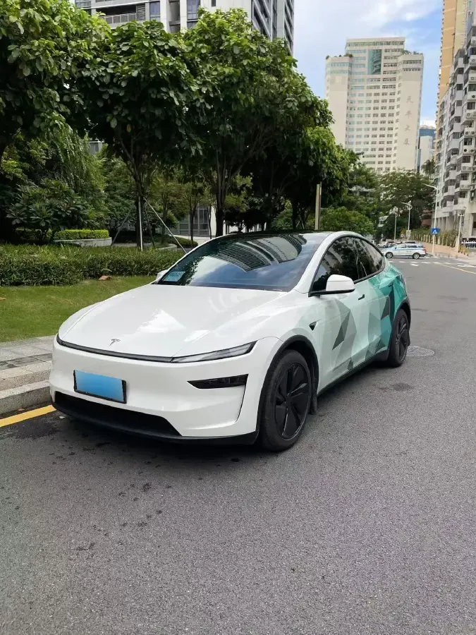2025 Tesla Model Y BEV 78.4KWH