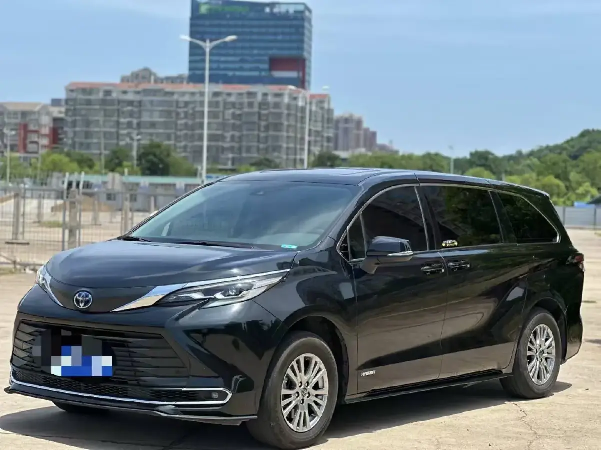 2021 Toyota Sienna 2.5L 192HP L4 E-CVT Hybrid