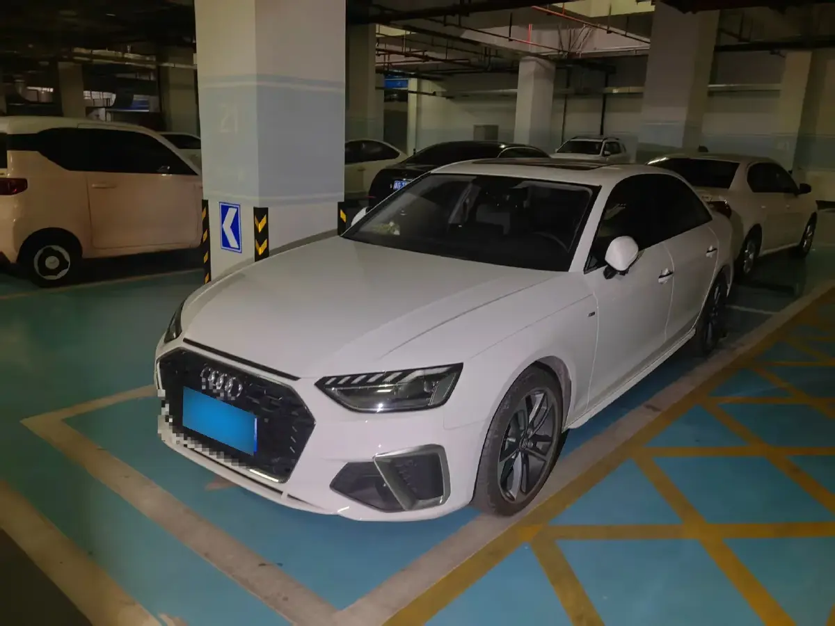 2022 Audi A4L 2.0T 190HP L4 7DCT