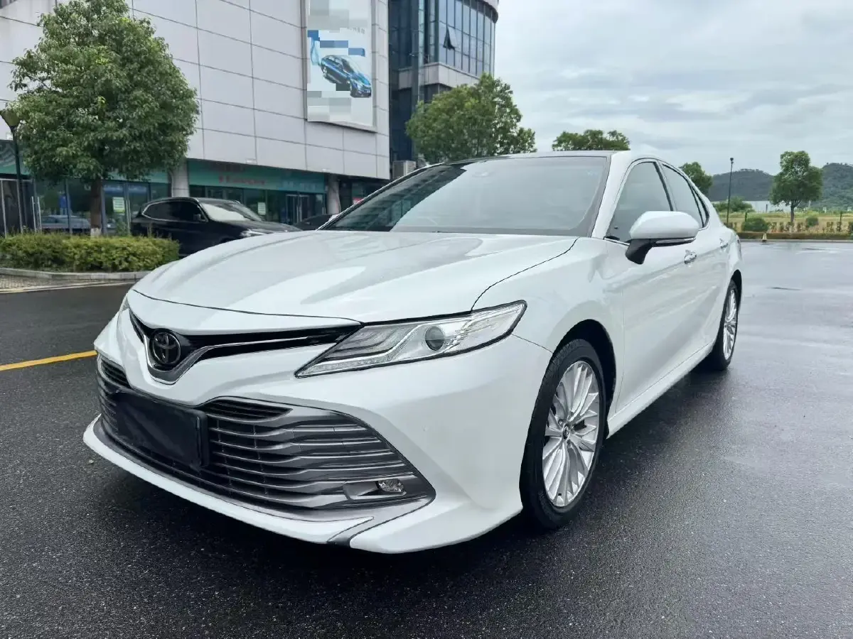 2018 Toyota Camry 2.5L 209HP L4 8AT
