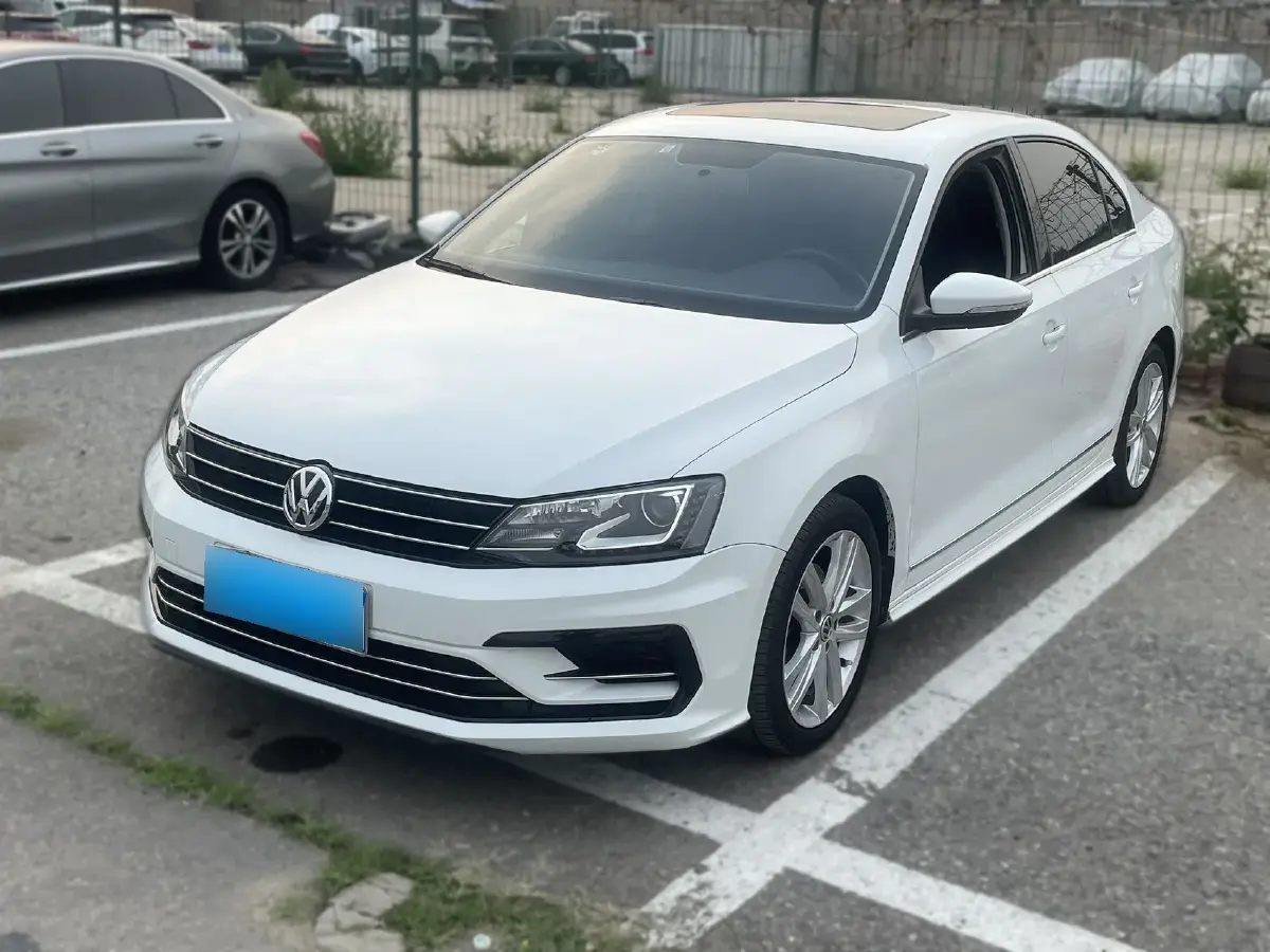 2018 Volkswagen Sagitar 1.4T 150HP L4 7DCT