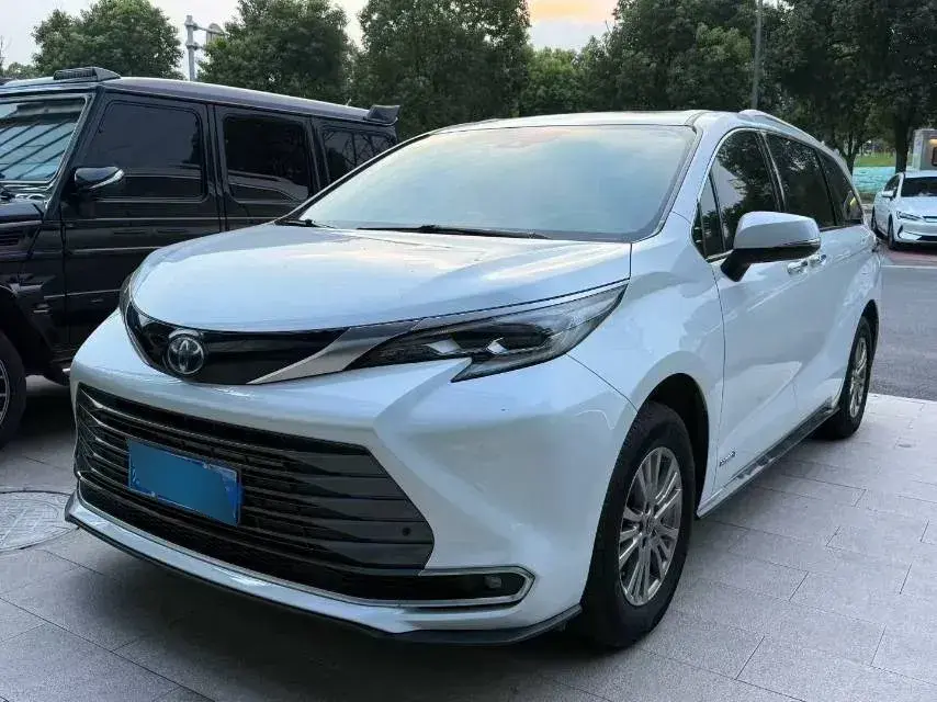 2021 Toyota Sienna 2.5L 192HP L4 E-CVT Hybrid