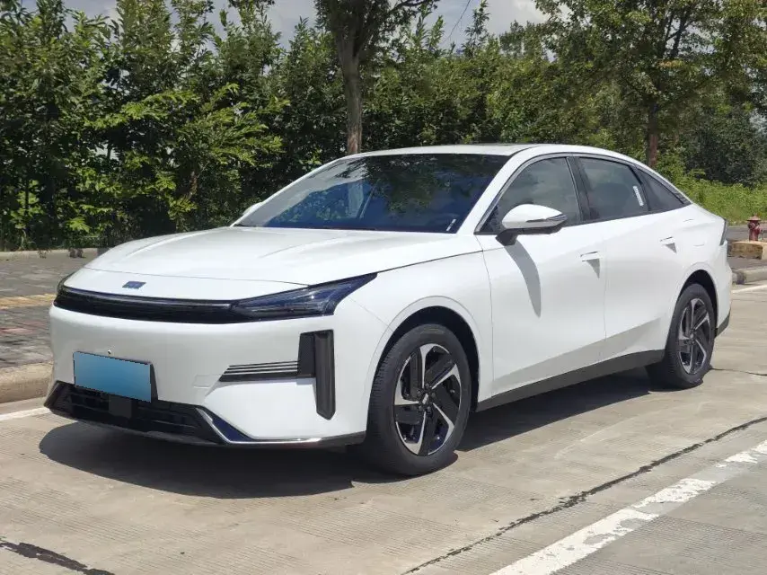 2024 Geely Galaxy L6 1.5T 163HP L4 3DHT PHEV