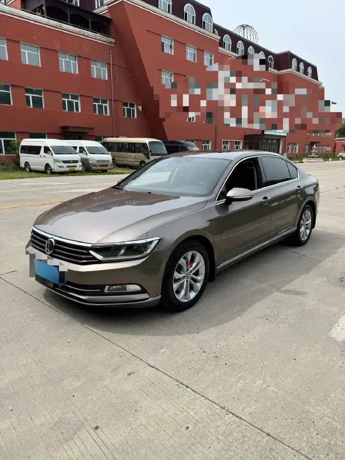 2017 Volkswagen Magotan 2.0T 220HP L4 7DCT