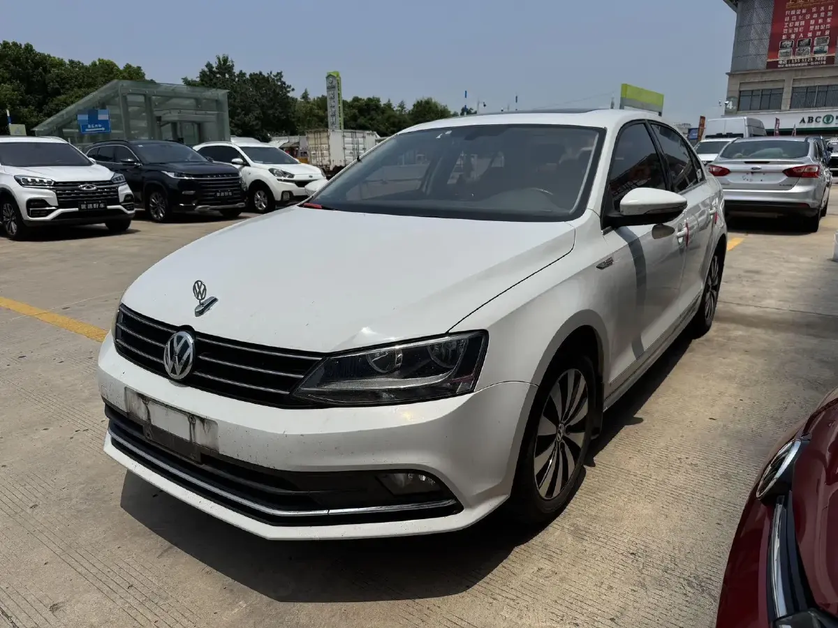 2017 Volkswagen Sagitar 1.2T 110HP L4 7DCT