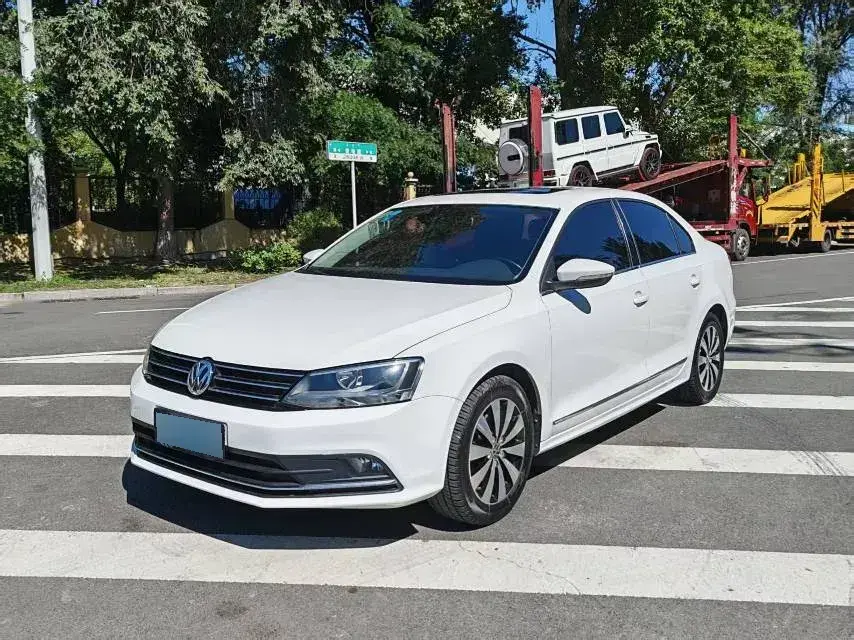 2018 Volkswagen Sagitar 1.2T 110HP L4 7DCT