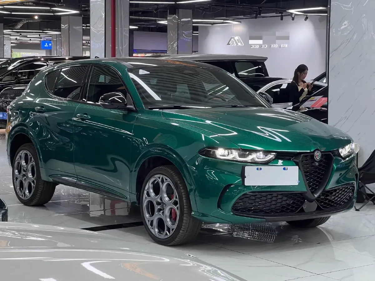 2024 Alfa Romeo Tonale 2.0T 268HP L4 9AT,autocango,china used car exporter,china ev exporter,chinese used car exporter,chinese used ev exporter