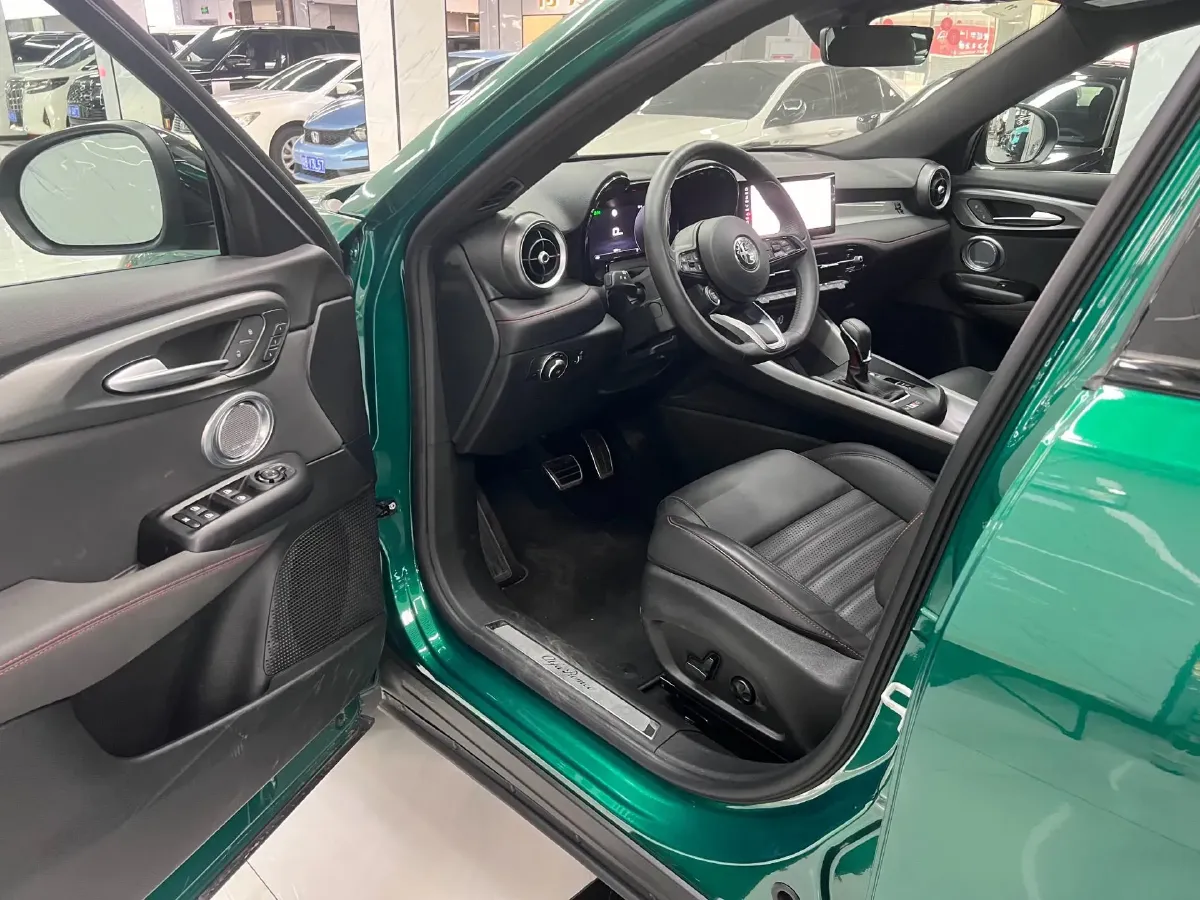 2024 Alfa Romeo Tonale 2.0T 268HP L4 9AT,autocango,china used car exporter,china ev exporter,chinese used car exporter,chinese used ev exporter