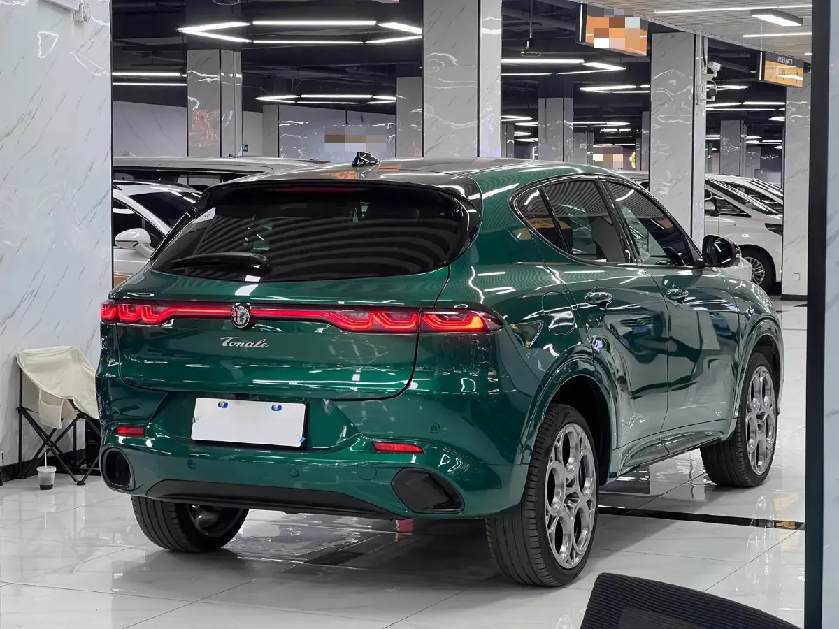 2024 Alfa Romeo Tonale 2.0T 268HP L4 9AT,autocango,china used car exporter,china ev exporter,chinese used car exporter,chinese used ev exporter