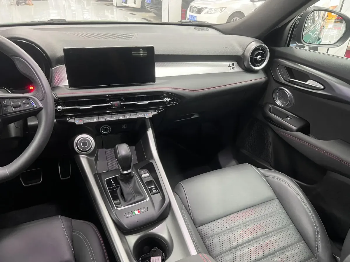 2024 Alfa Romeo Tonale 2.0T 268HP L4 9AT,autocango,china used car exporter,china ev exporter,chinese used car exporter,chinese used ev exporter