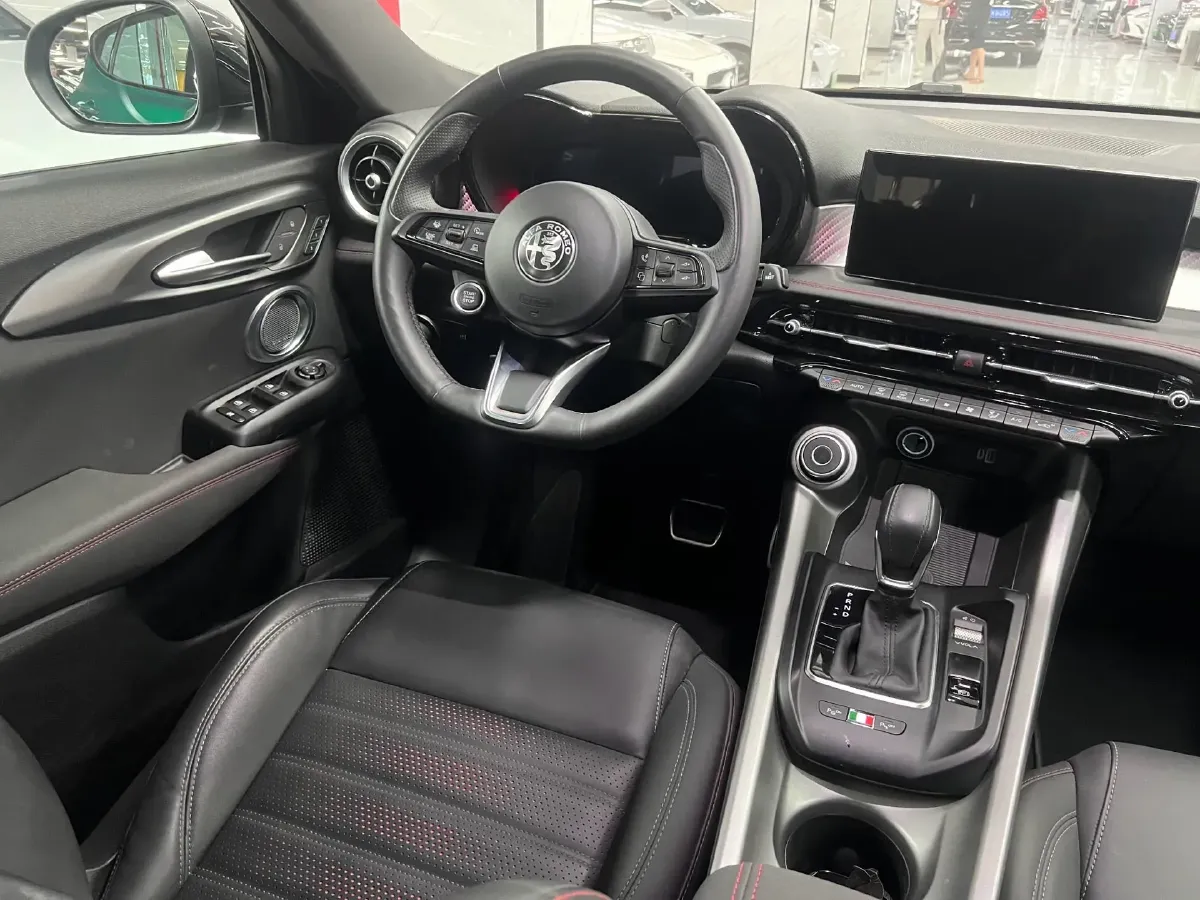 2024 Alfa Romeo Tonale 2.0T 268HP L4 9AT,autocango,china used car exporter,china ev exporter,chinese used car exporter,chinese used ev exporter