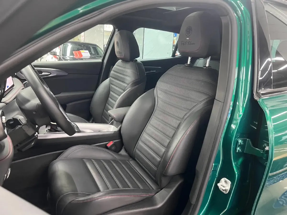 2024 Alfa Romeo Tonale 2.0T 268HP L4 9AT,autocango,china used car exporter,china ev exporter,chinese used car exporter,chinese used ev exporter