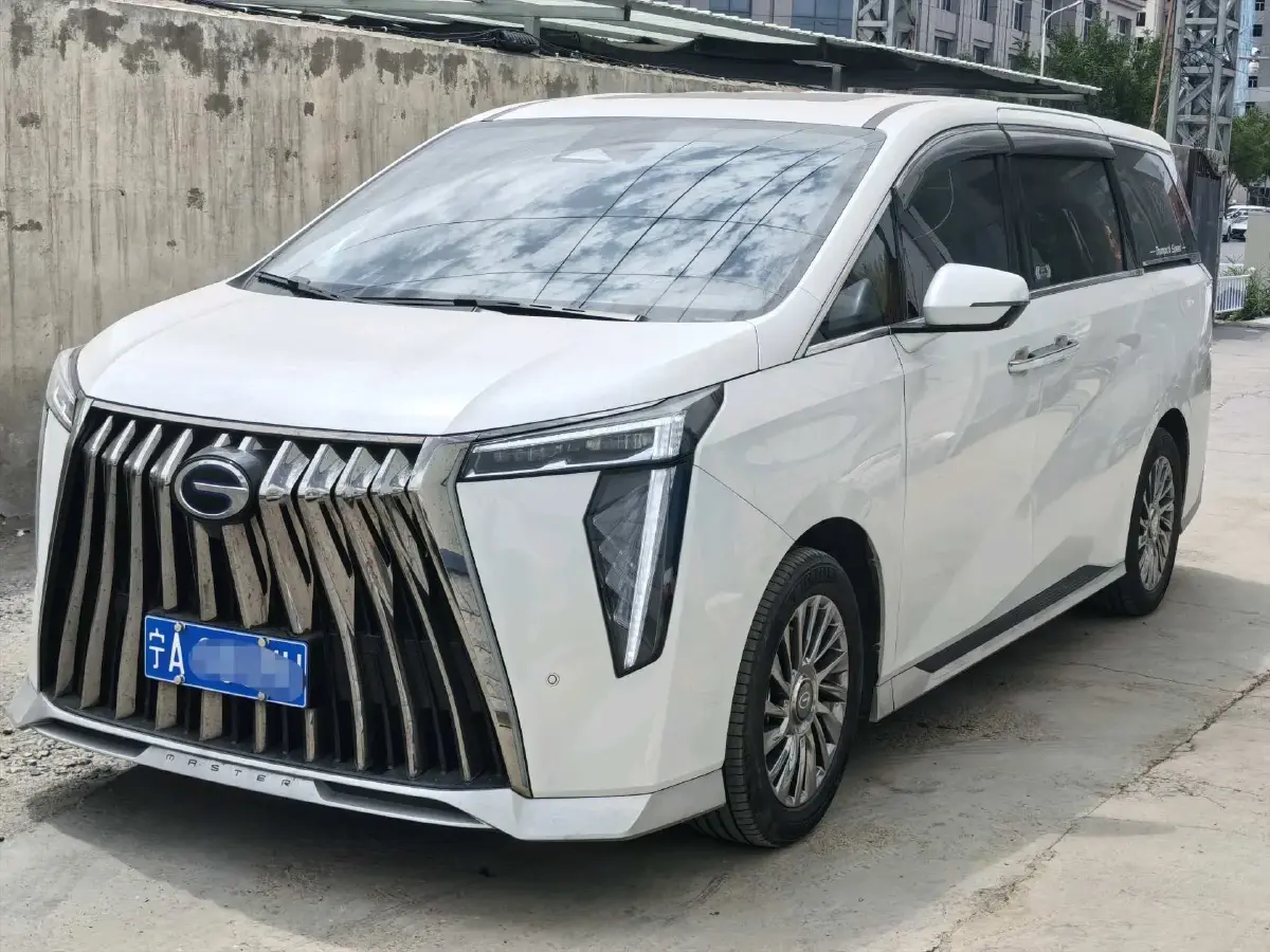 2023 GAC Trumpchi M8 2.0T 190HP L4 E-CVT Hybrid
