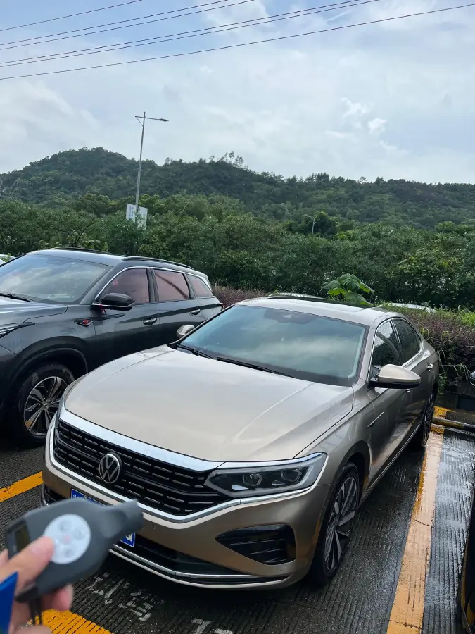 2021 Volkswagen Passat 2.0T 186HP L4 7DCT