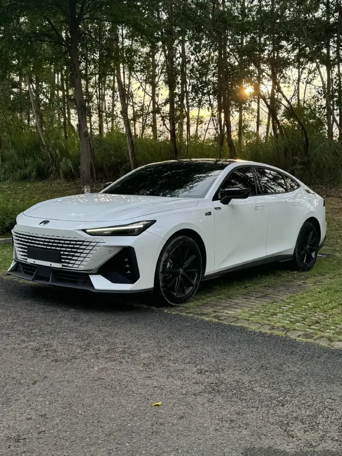 2023 ChangAn UNI-V iDD 1.5T 170HP L4 6TCT PHEV 18.4KWH