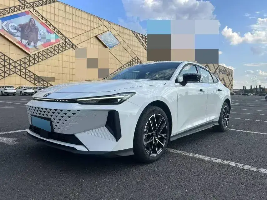 2024 ChangAn UNI-V iDD 1.5L 110HP L4 E-CVT PHEV 18.99KWH