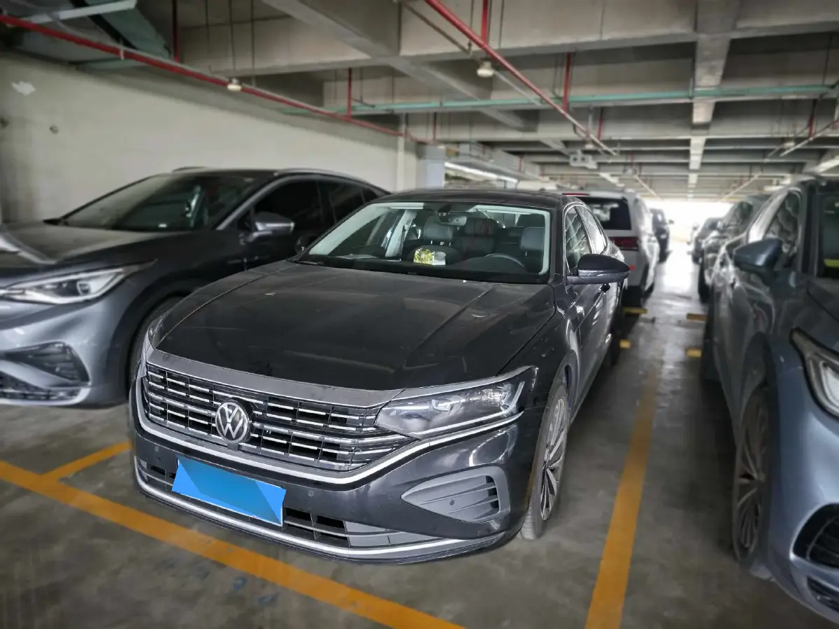 2024 Volkswagen Passat 2.0T 186HP L4 7DCT