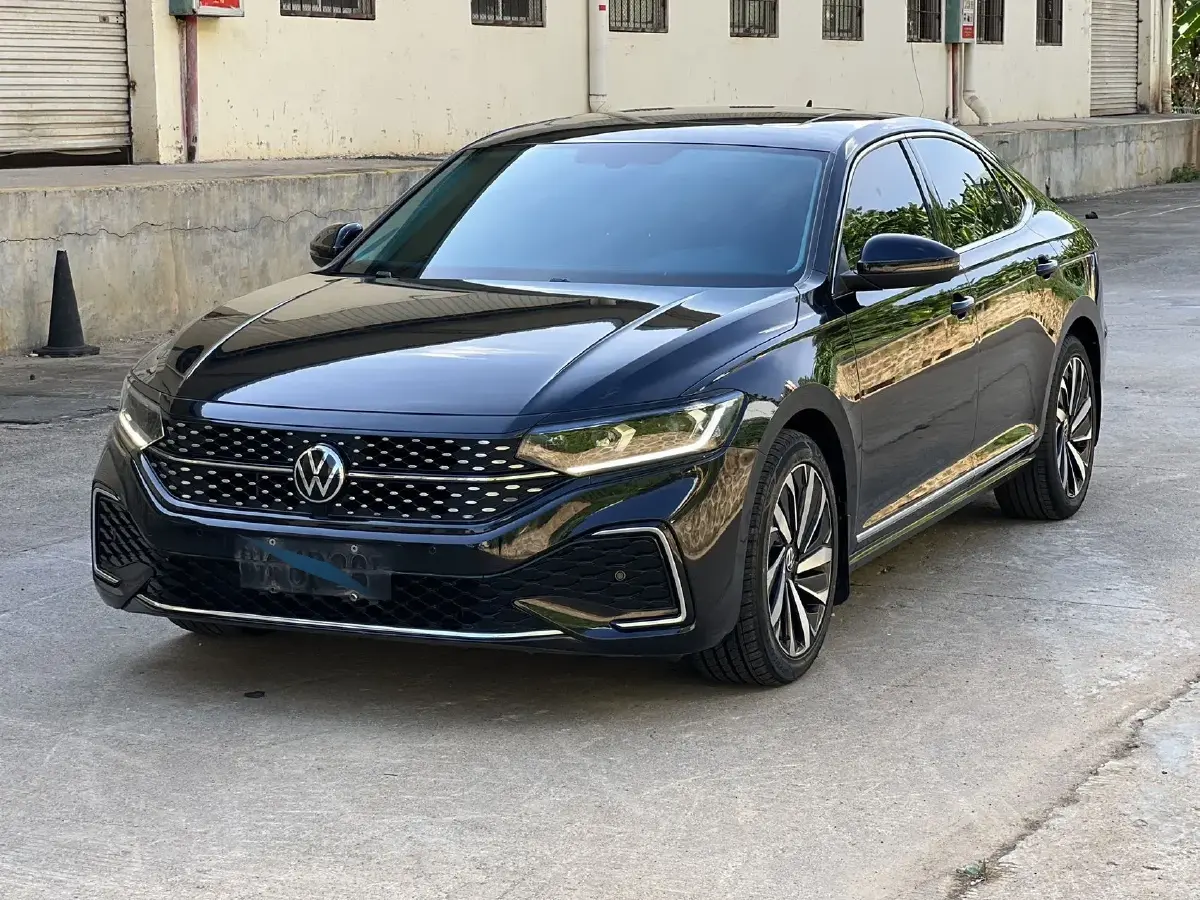 2022 Volkswagen Passat 2.0T 186HP L4 7DCT