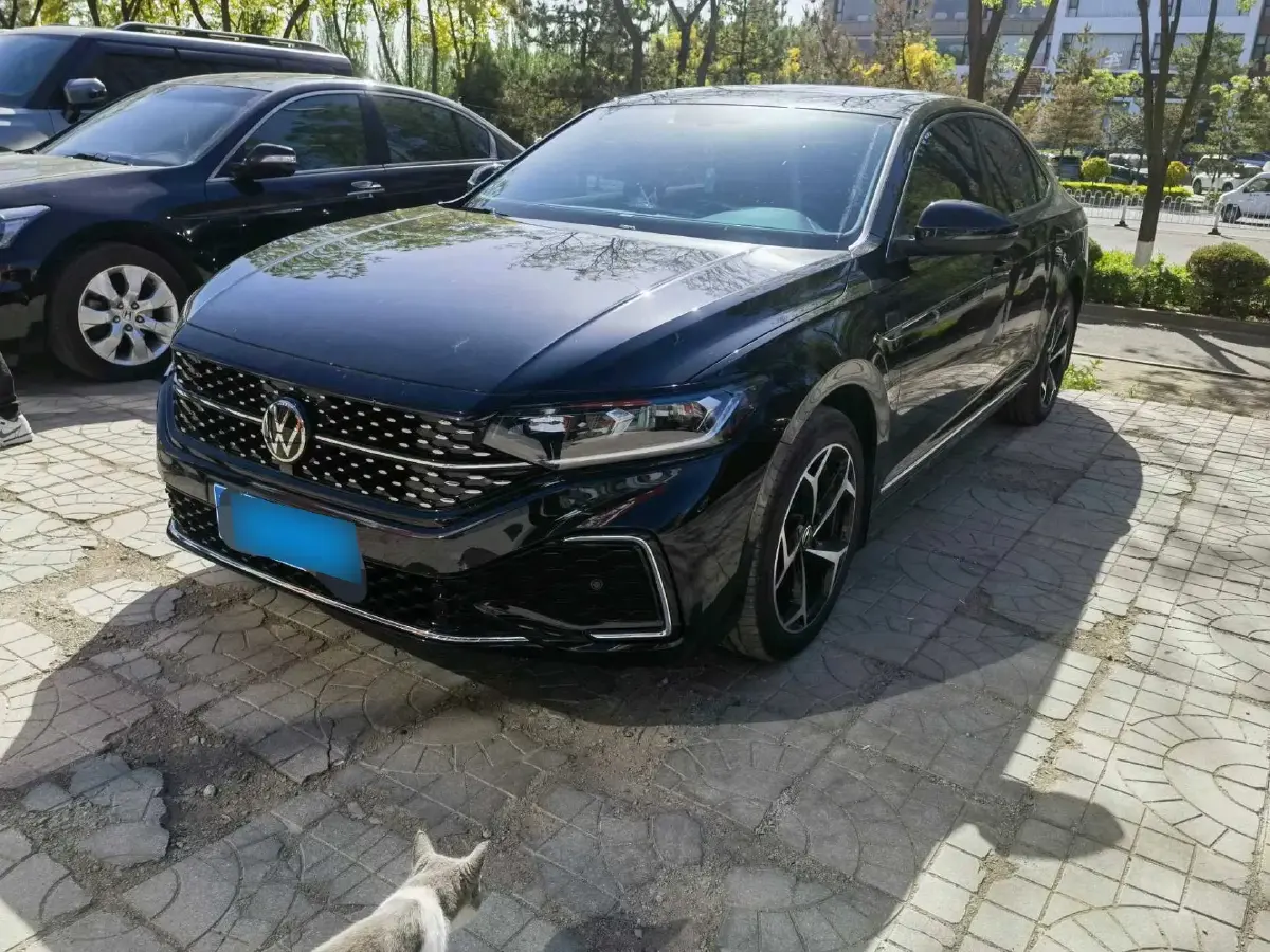 2024 Volkswagen Passat 2.0T 186HP L4 7DCT