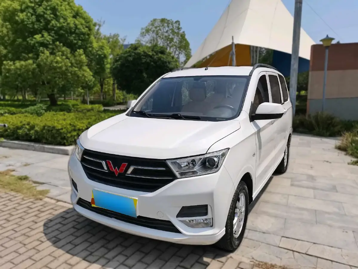 2021 WuLing HongGuang 1.5L 99HP L4 6MT