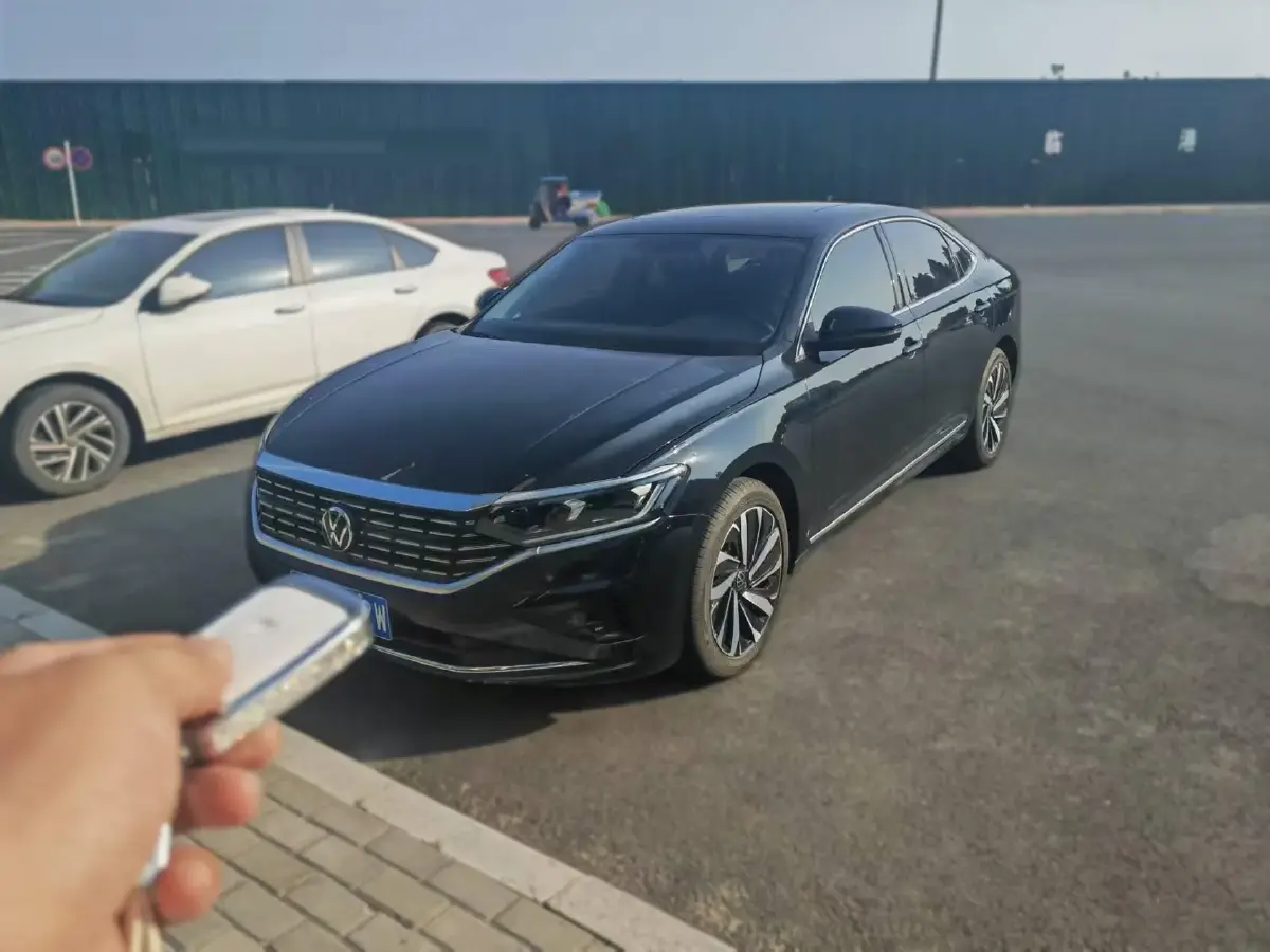 2023 Volkswagen Passat 2.0T 186HP L4 7DCT