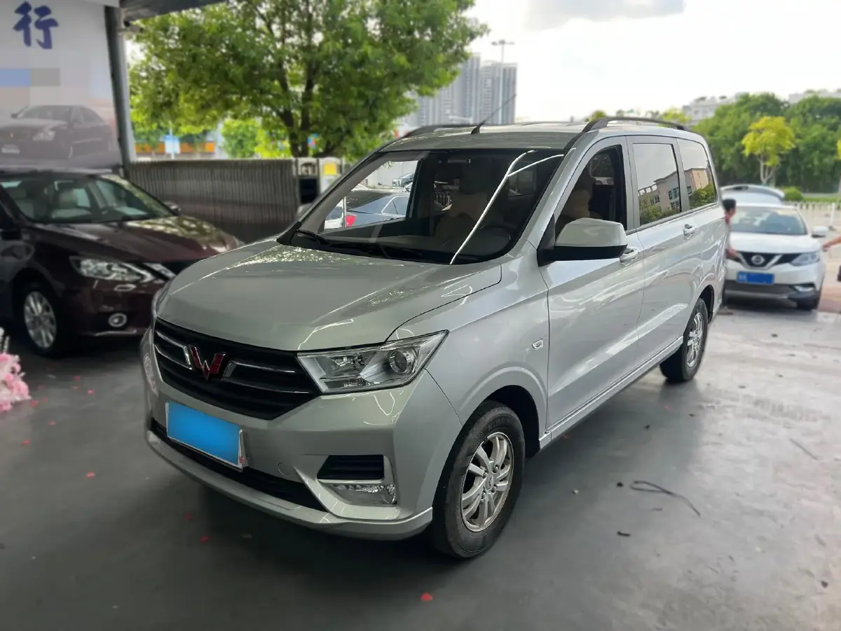 2021 WuLing HongGuang 1.5L 99HP L4 6MT