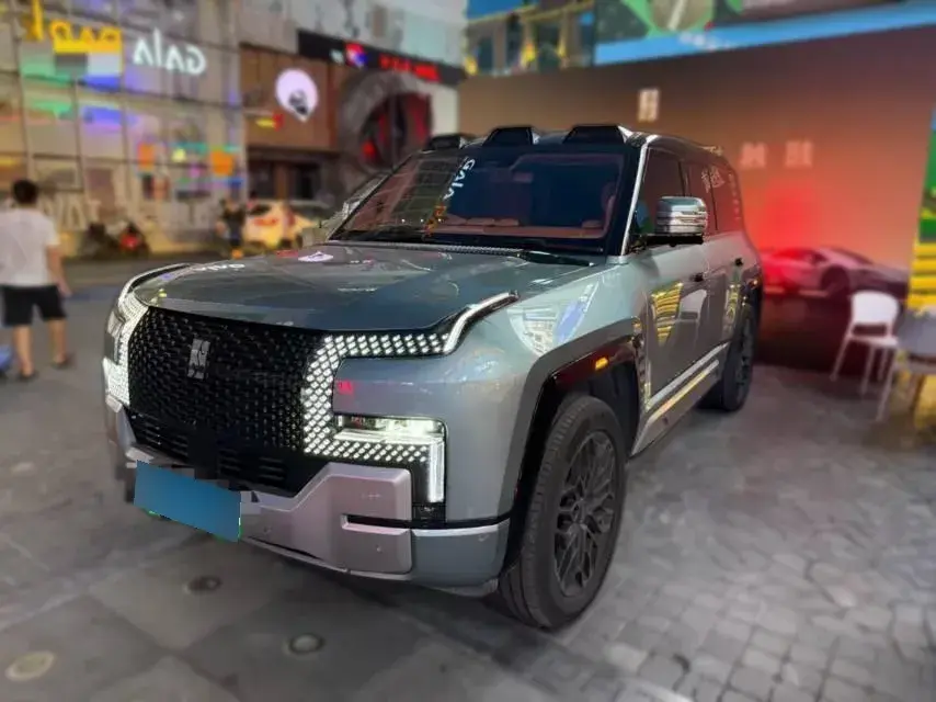 2023 YangWang U8 2.0T 272HP L4 REEV 49.05KWH