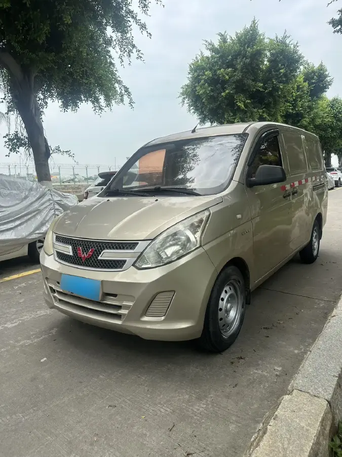 2016 WuLing RongGuang V 1.2L 88HP L4 5MT