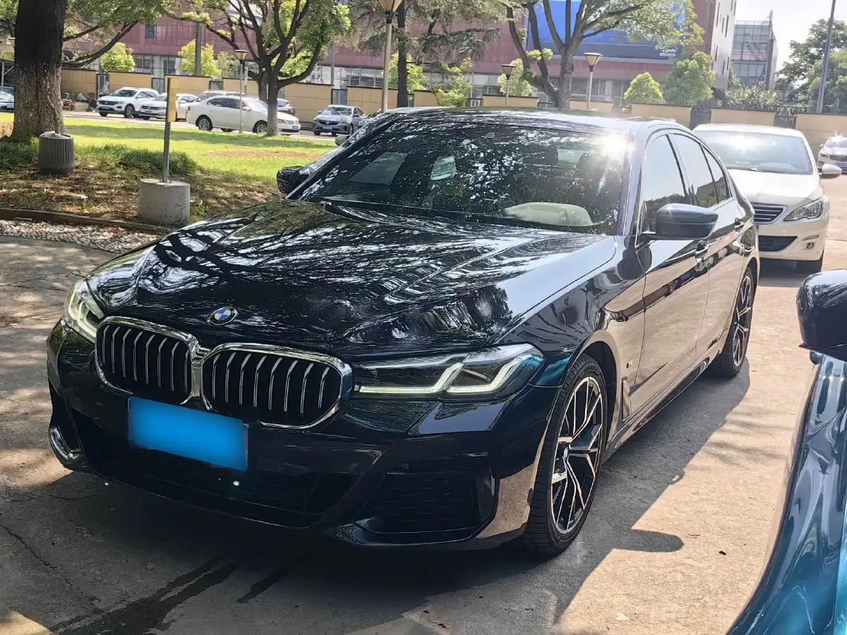 2022 BMW 5 Series 2.0T 252HP L4 8AT