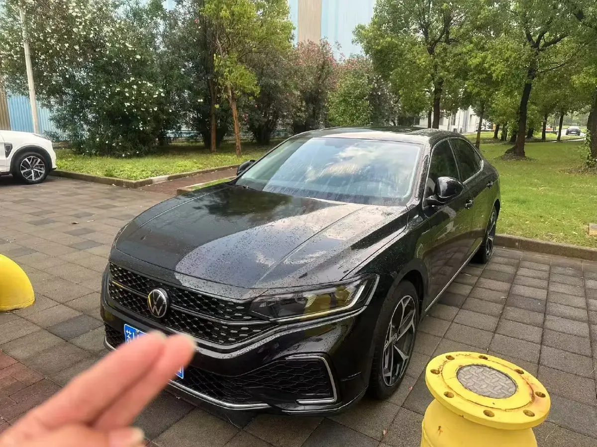 2023 Volkswagen Passat 2.0T 186HP L4 7DCT