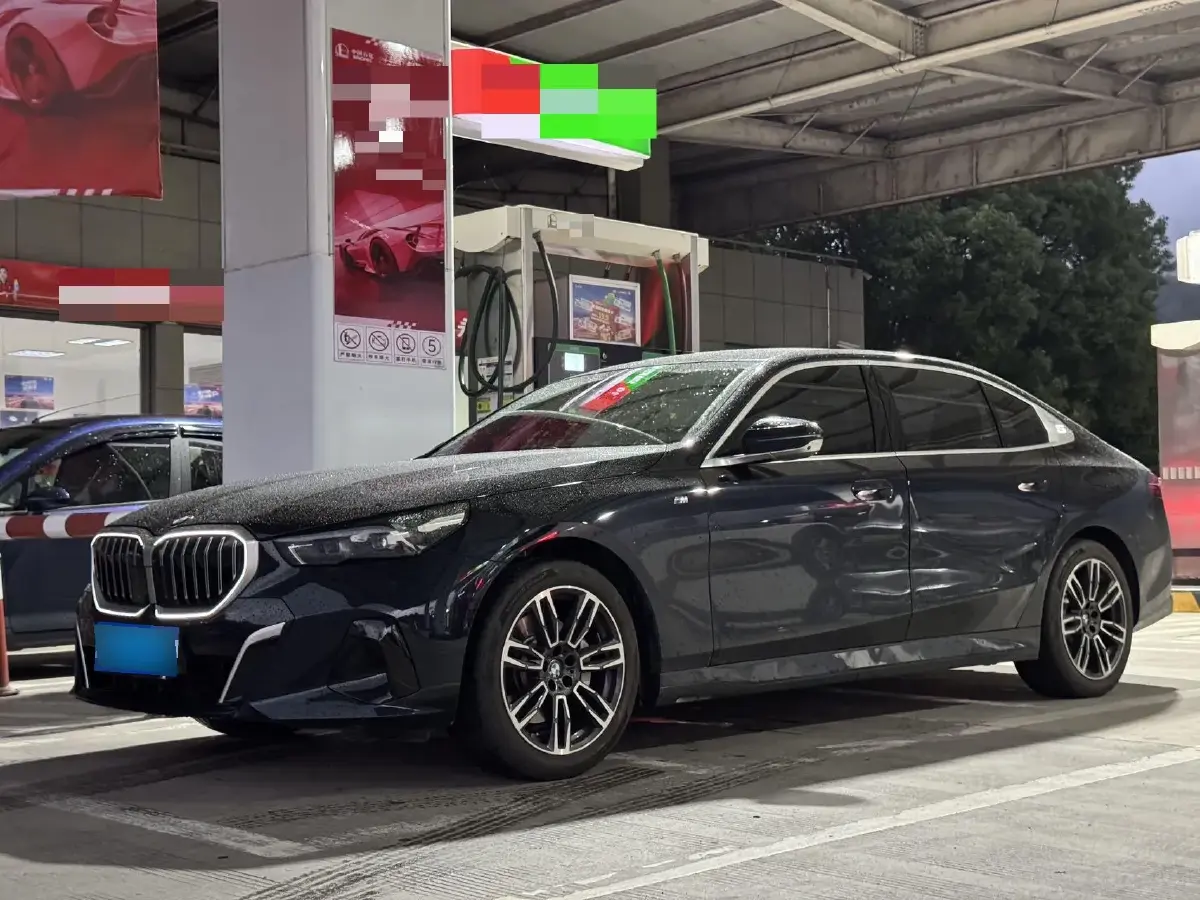 2024 BMW 5 Series 2.0T 258HP L4 8AT