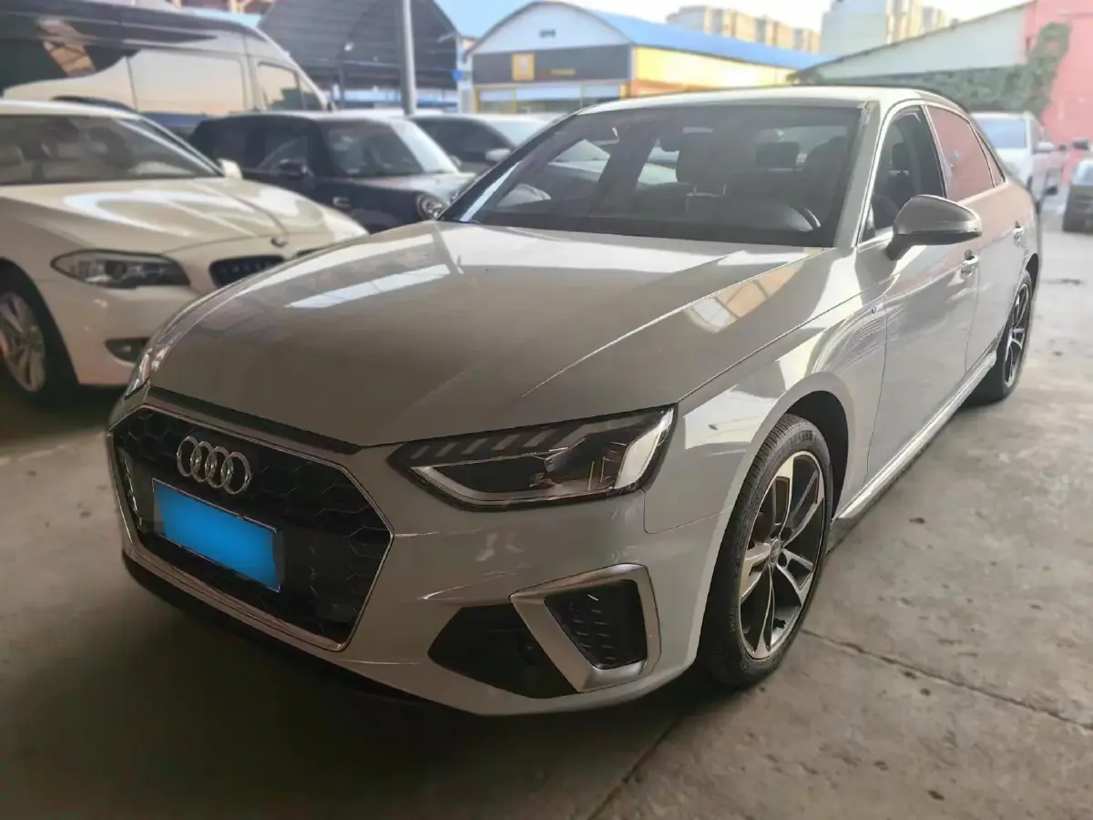 2022 Audi A4L 2.0T 190HP L4 7DCT