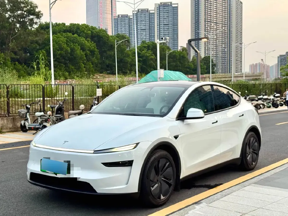 2025 Tesla Model Y BEV 78.4KWH