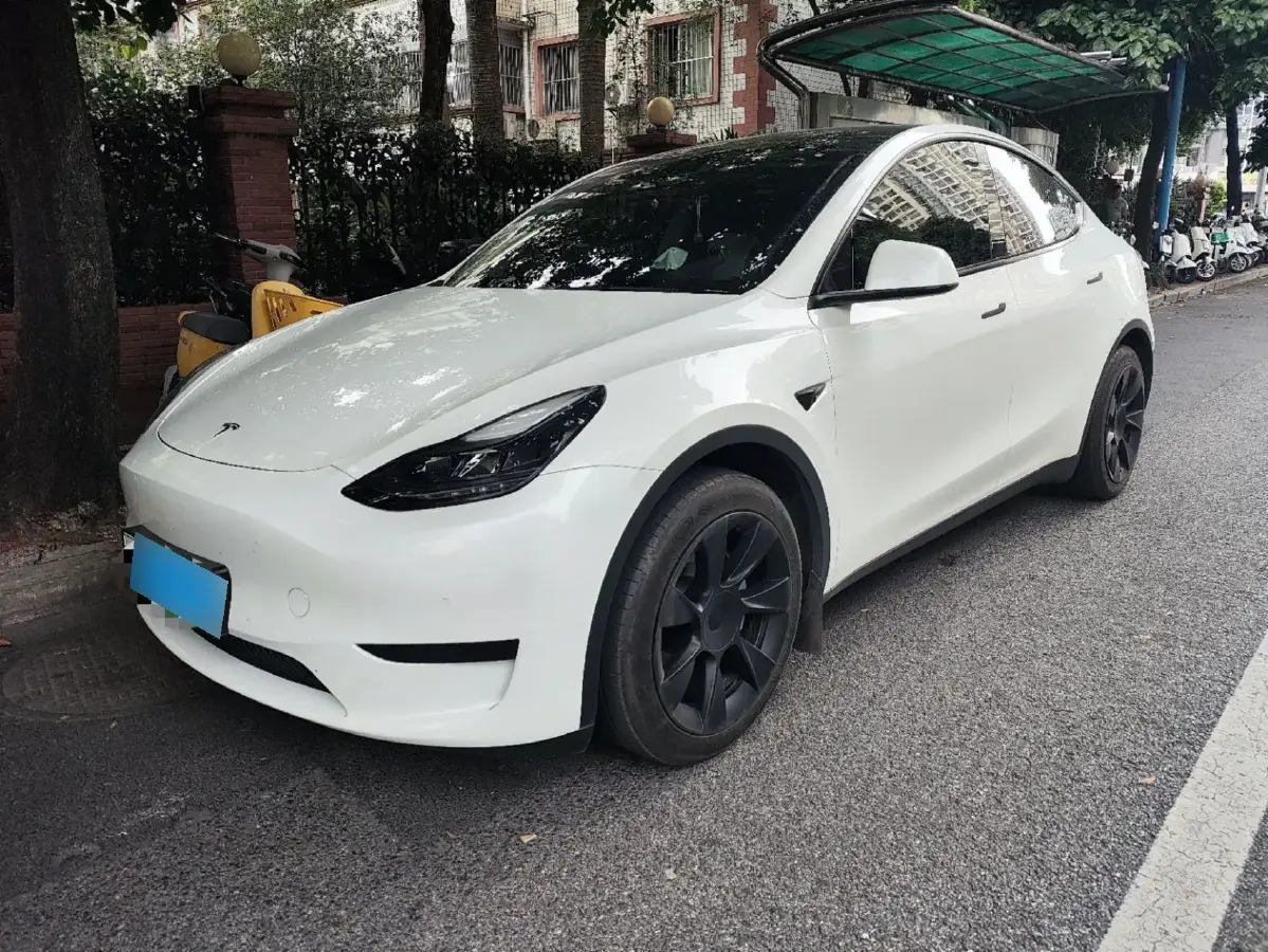 2023 Tesla Model Y BEV 60KWH