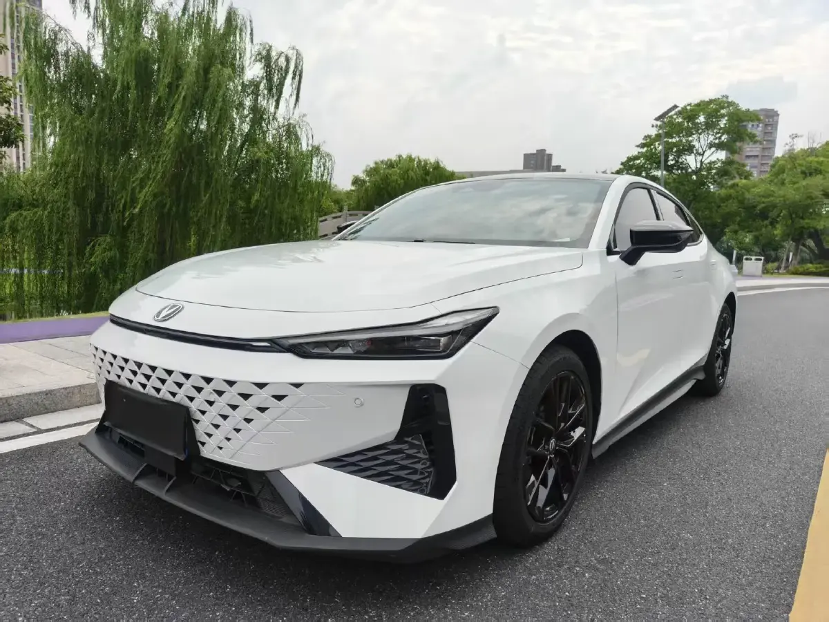 2024 ChangAn UNI-V 1.5T 188HP L4 7DCT