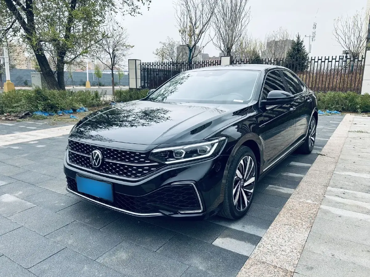 2022 Volkswagen Passat 2.0T 186HP L4 7DCT