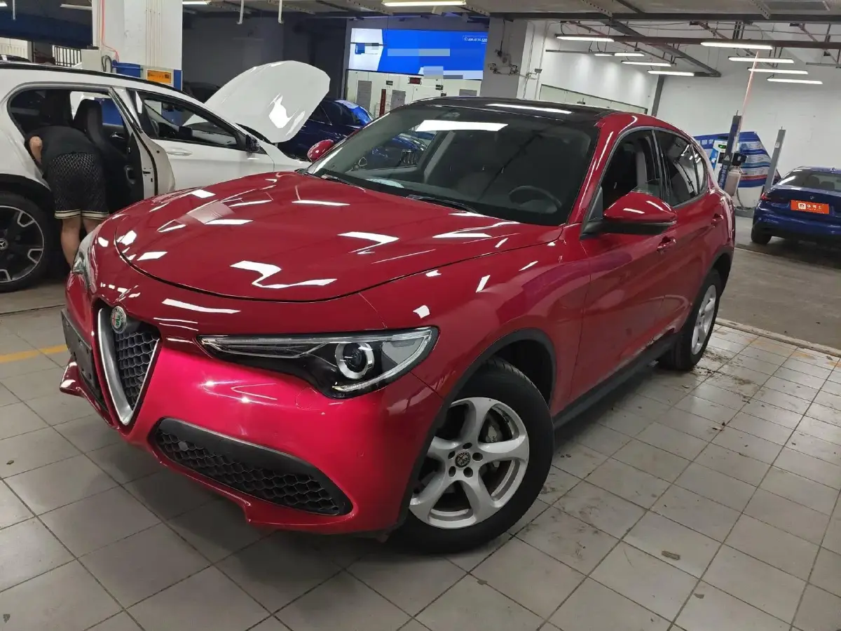 2017 Alfa Romeo Stelvio 2.0T 200HP L4 8AT