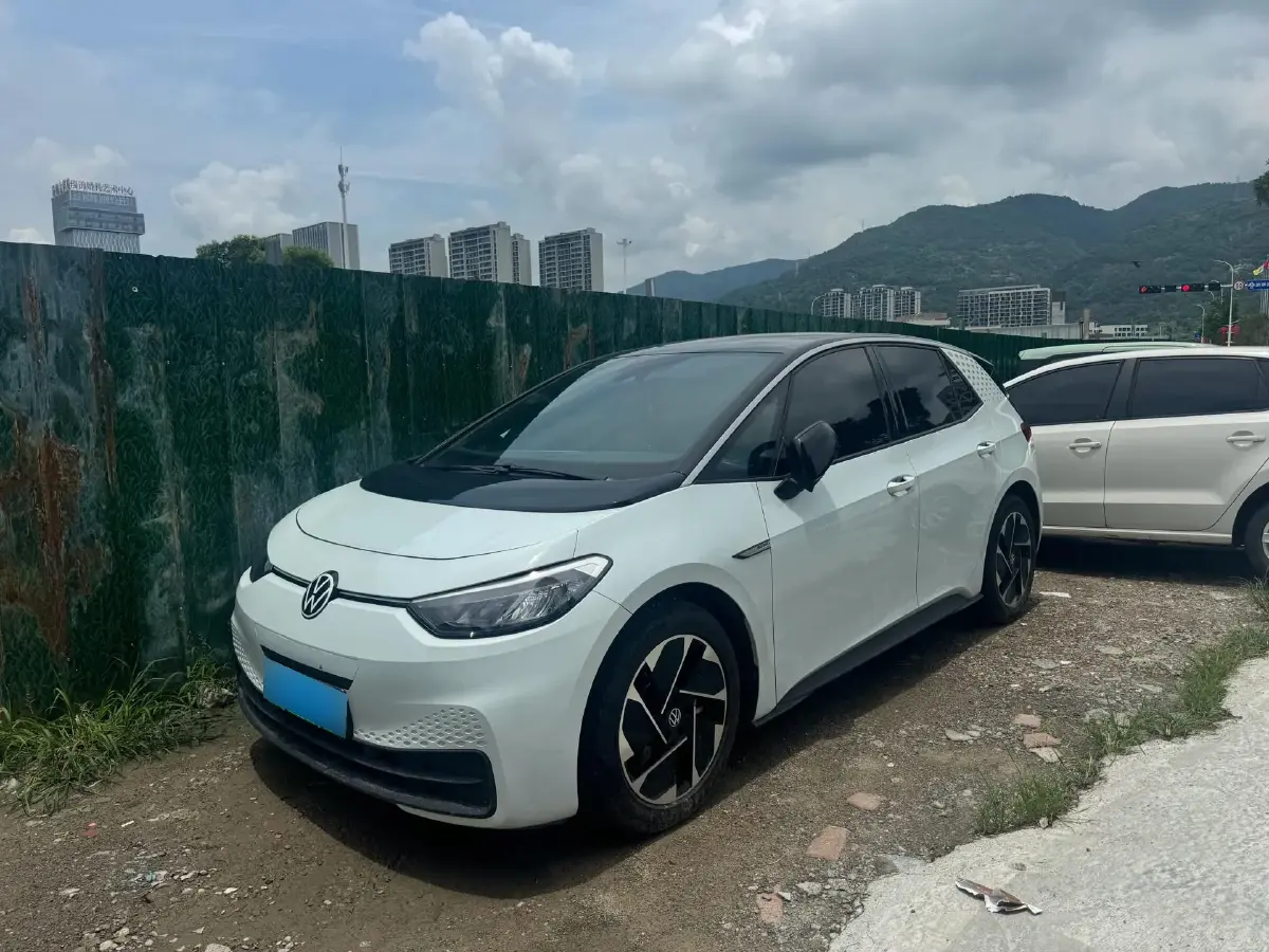 2023 Volkswagen ID.3 BEV 52.8KWH