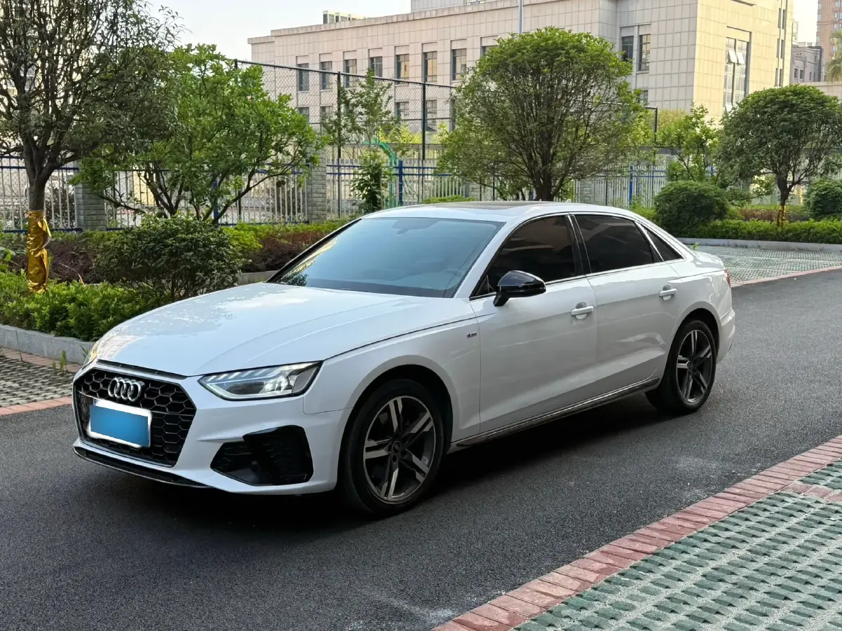 2022 Audi A4L 2.0T 190HP L4 7DCT