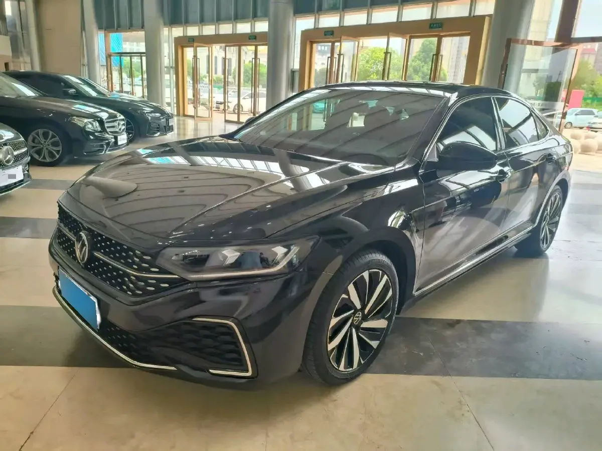 2023 Volkswagen Passat 2.0T 186HP L4 7DCT