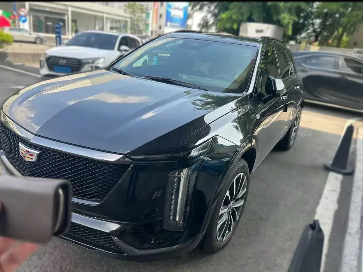 2025 Cadillac XT5 2.0T 237HP L4 9AT