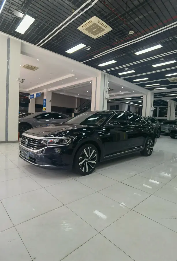 2022 Volkswagen Passat 2.0T 186HP L4 7DCT