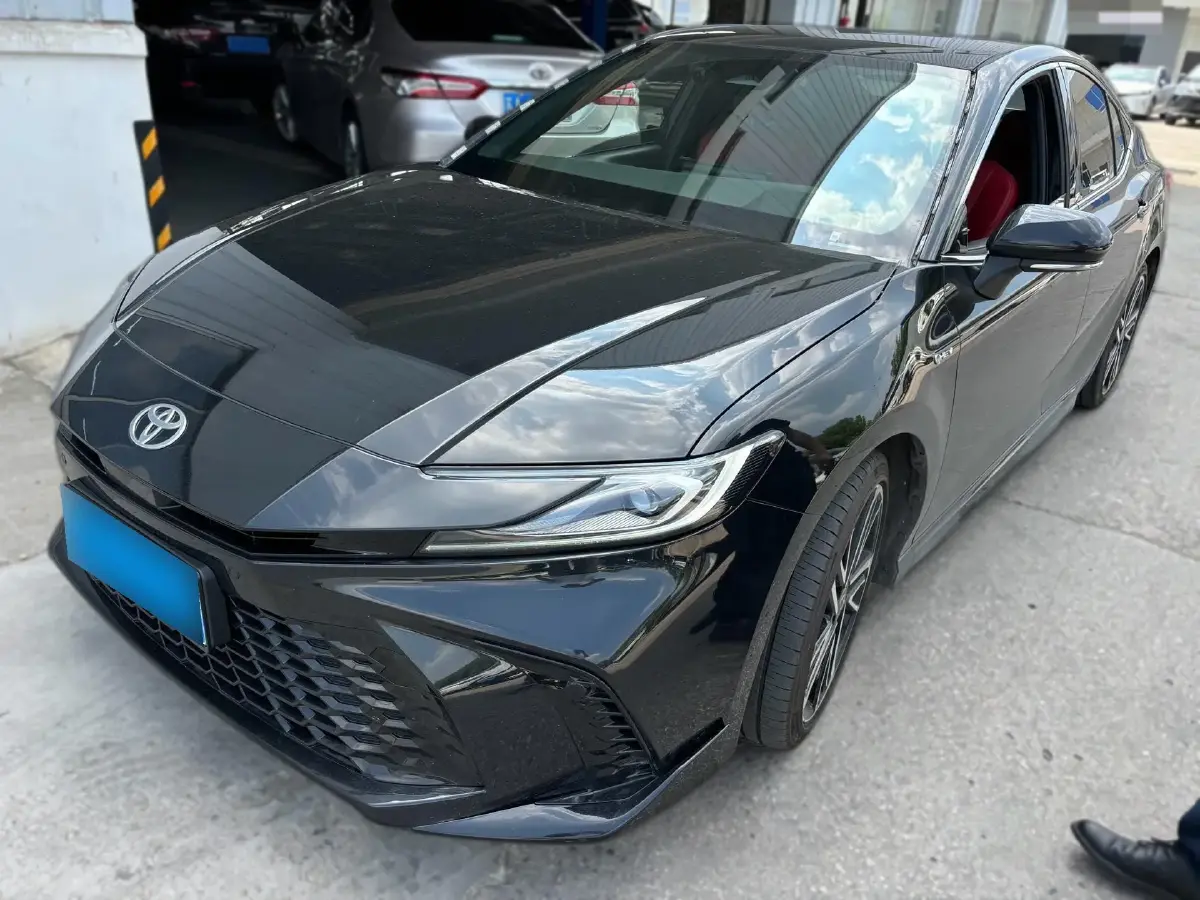 2024 Toyota Camry 2.0L 152HP L4 E-CVT Hybrid